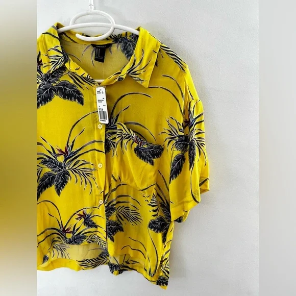 Cropped Hawaiian Button Down Shirt Yellow Women’s Plant Print NWT Medium - Picture 6 of 11